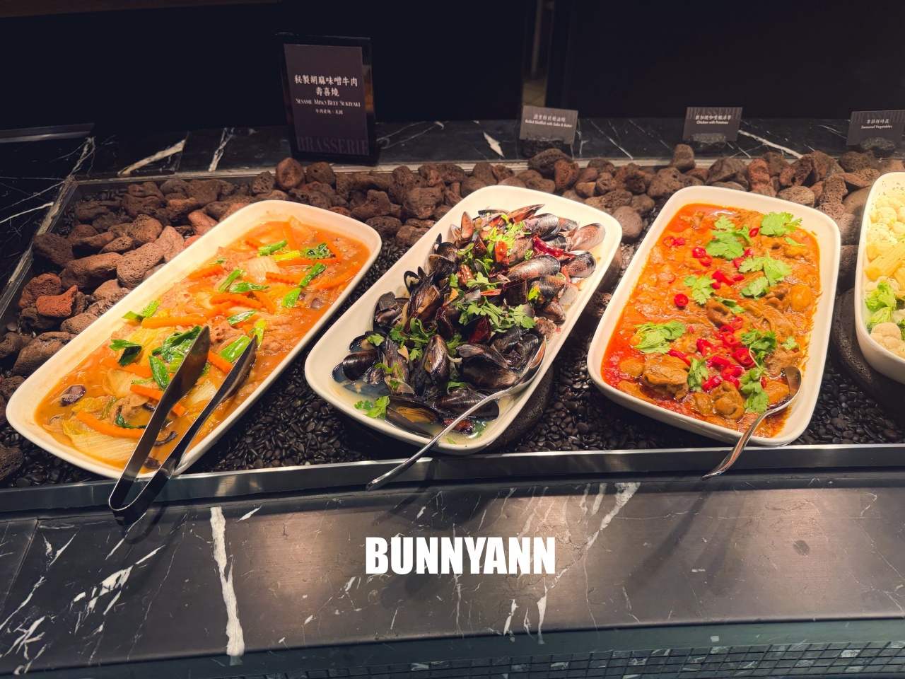 吃過的人不多，是海產自助餐店家，最低消費1180吃超飽，百種餐點是招牌主打