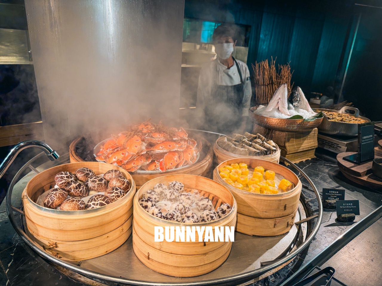 吃過的人不多，是海產自助餐店家，最低消費1180吃超飽，百種餐點是招牌主打