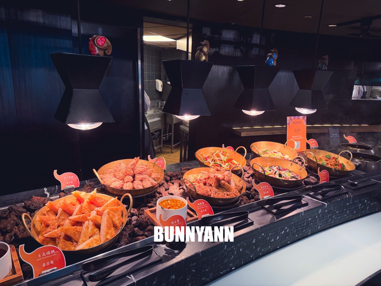 吃過的人不多，是海產自助餐店家，最低消費1180吃超飽，百種餐點是招牌主打