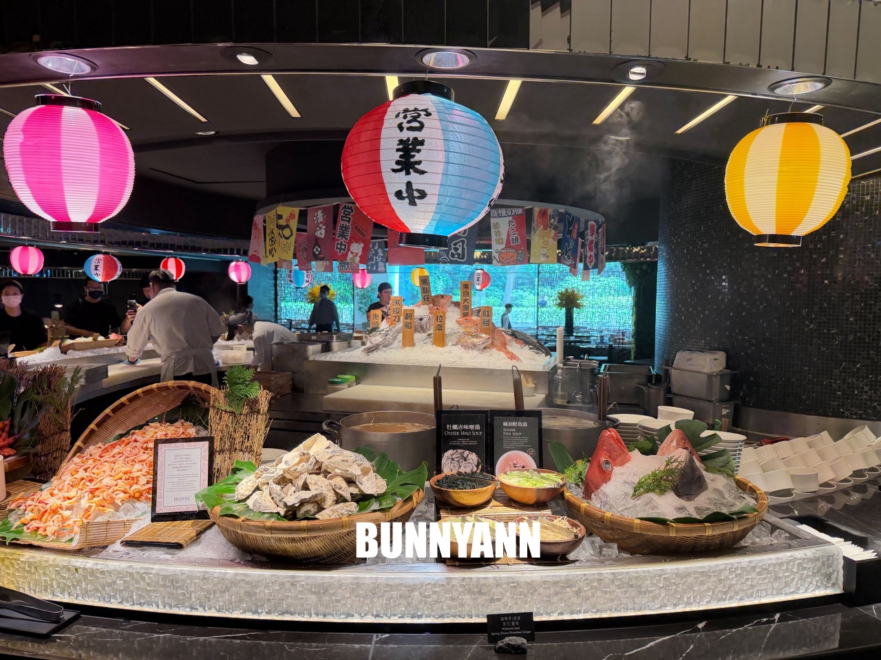 吃過的人不多，是海產自助餐店家，最低消費1180吃超飽，百種餐點是招牌主打