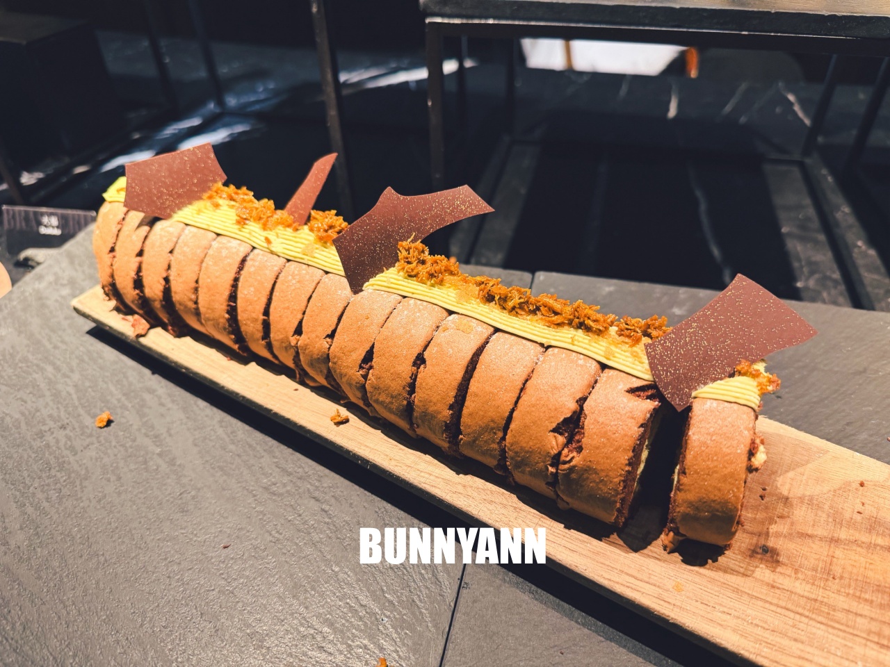 吃過的人不多，是海產自助餐店家，最低消費1180吃超飽，百種餐點是招牌主打