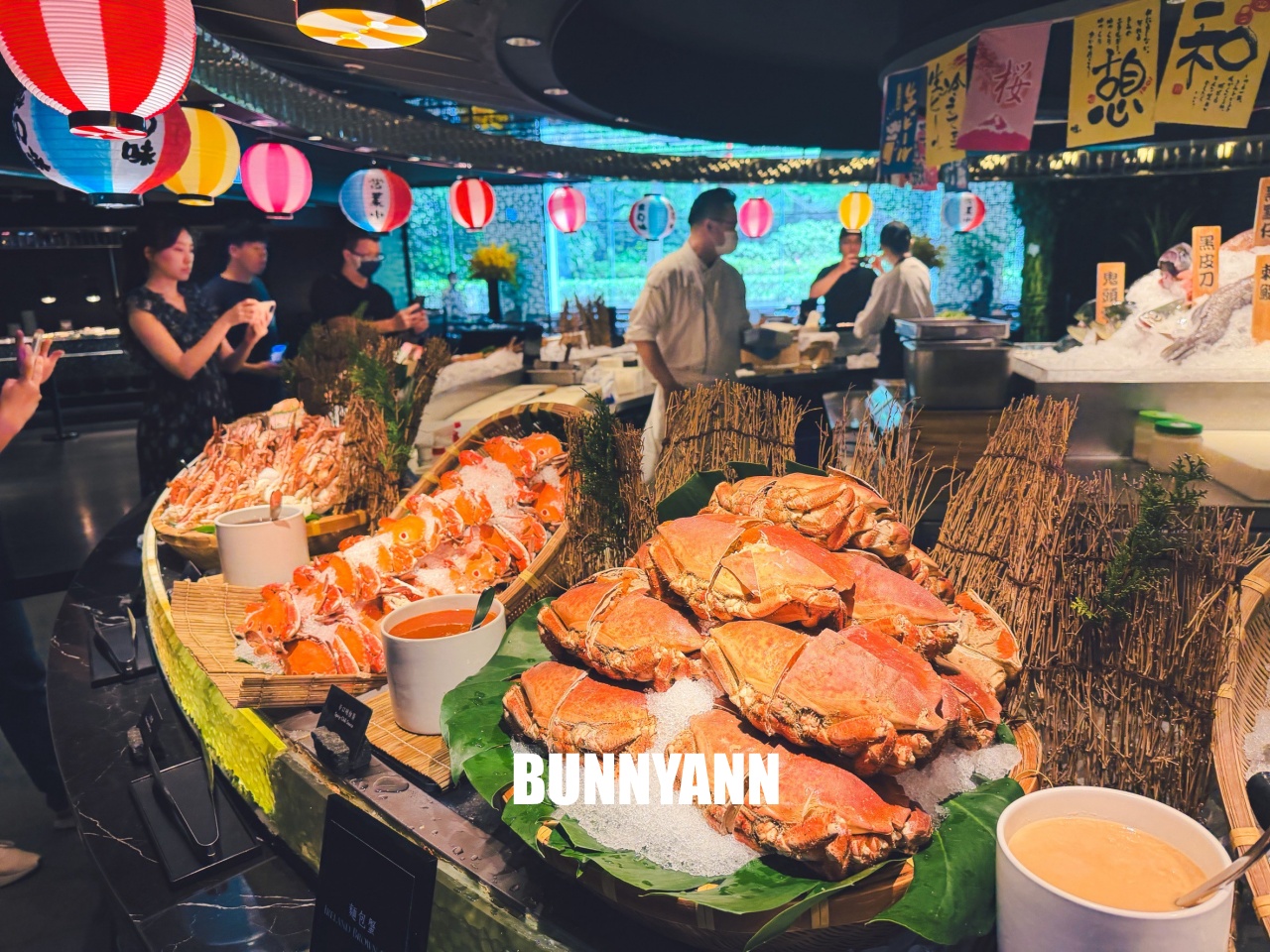 吃過的人不多，是海產自助餐店家，最低消費1180吃超飽，百種餐點是招牌主打