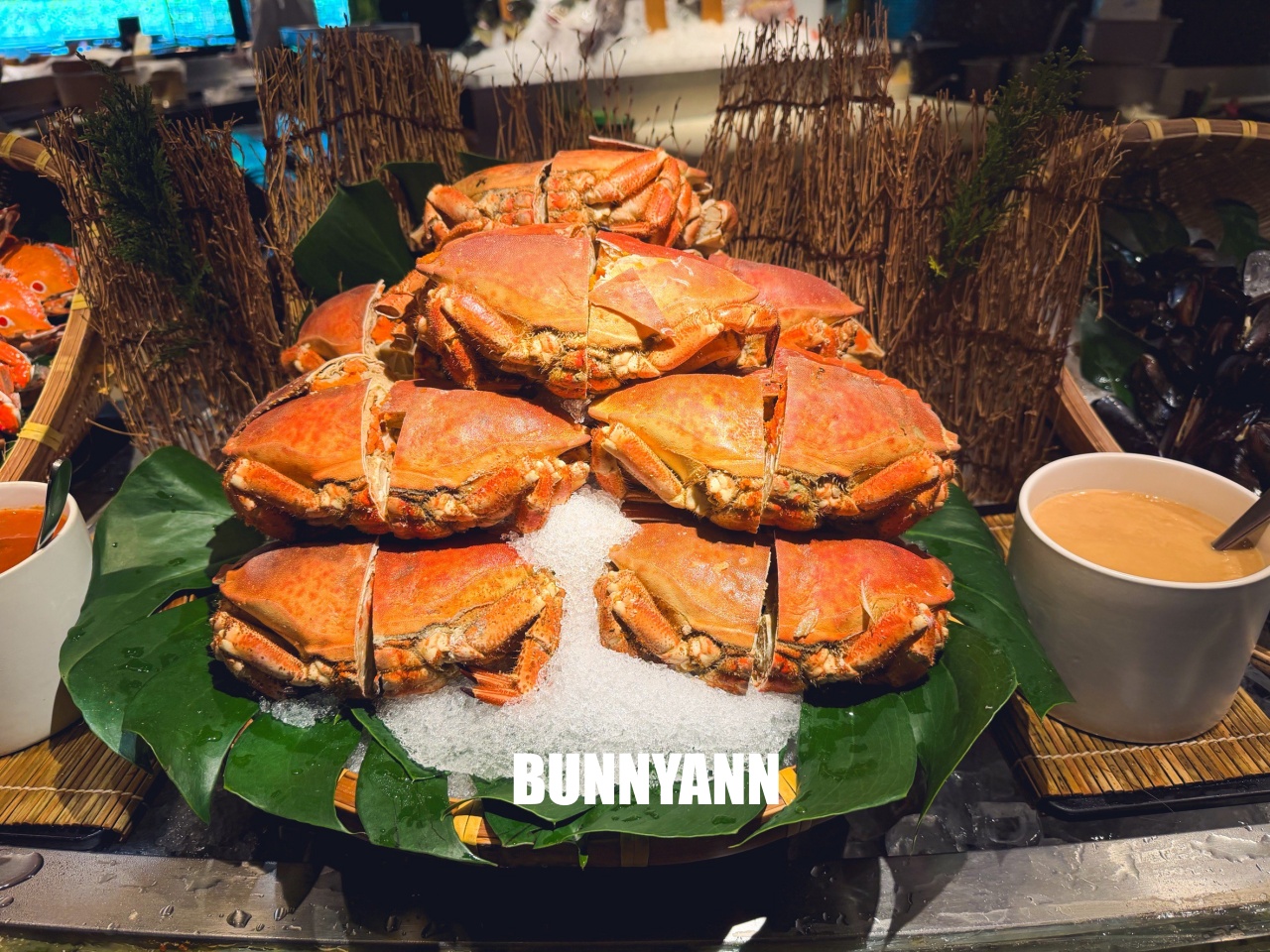 吃過的人不多，是海產自助餐店家，最低消費1180吃超飽，百種餐點是招牌主打