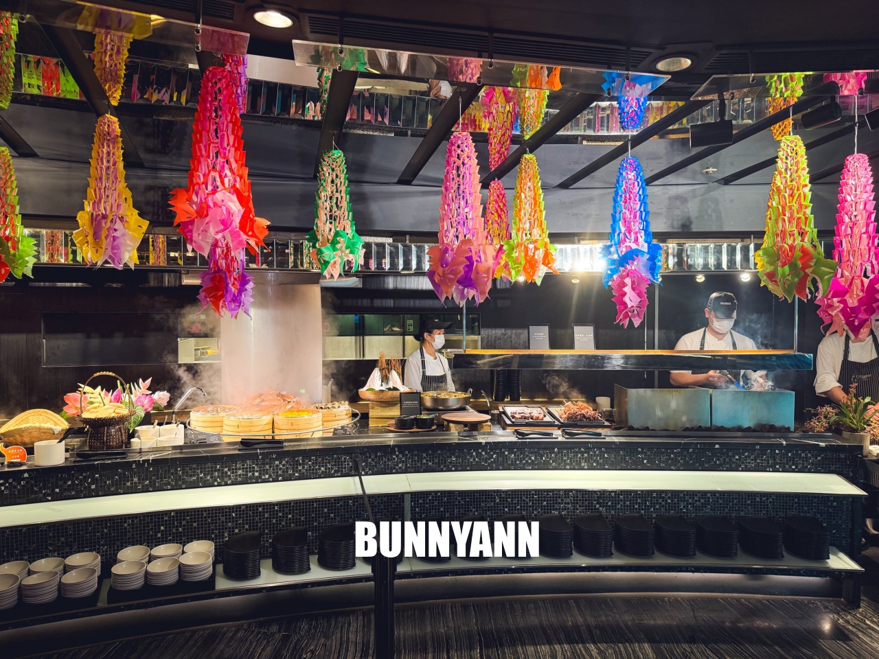 吃過的人不多，是海產自助餐店家，最低消費1180吃超飽，百種餐點是招牌主打