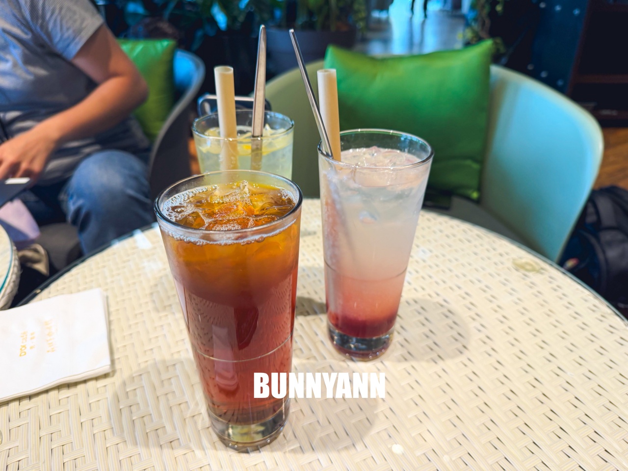 來過的人不多，是叢林咖啡店家，低消一杯飲料能待半天，波士頓派也是招牌主打