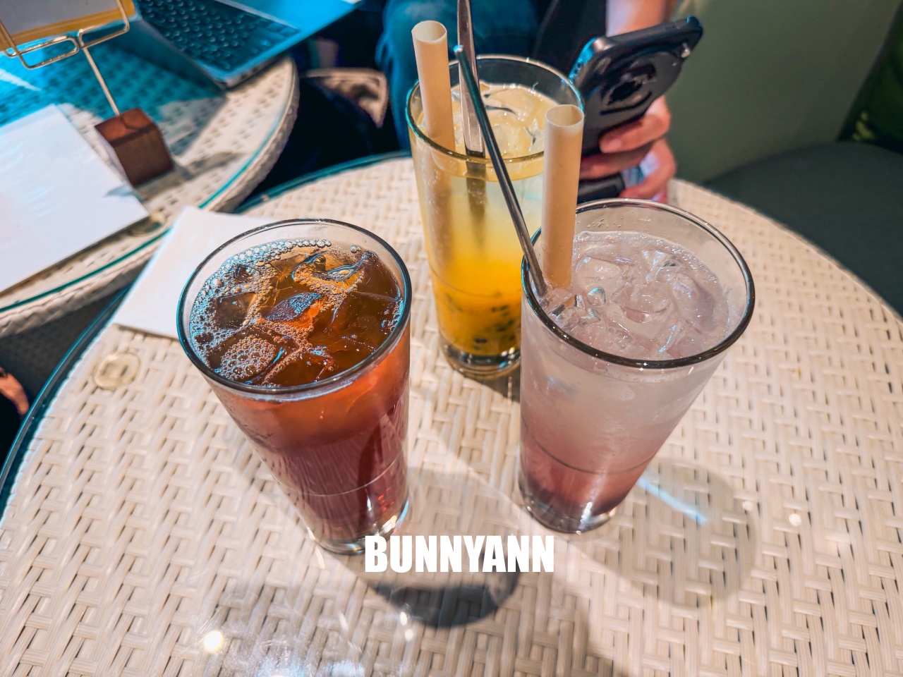 來過的人不多，是叢林咖啡店家，低消一杯飲料能待半天，波士頓派也是招牌主打