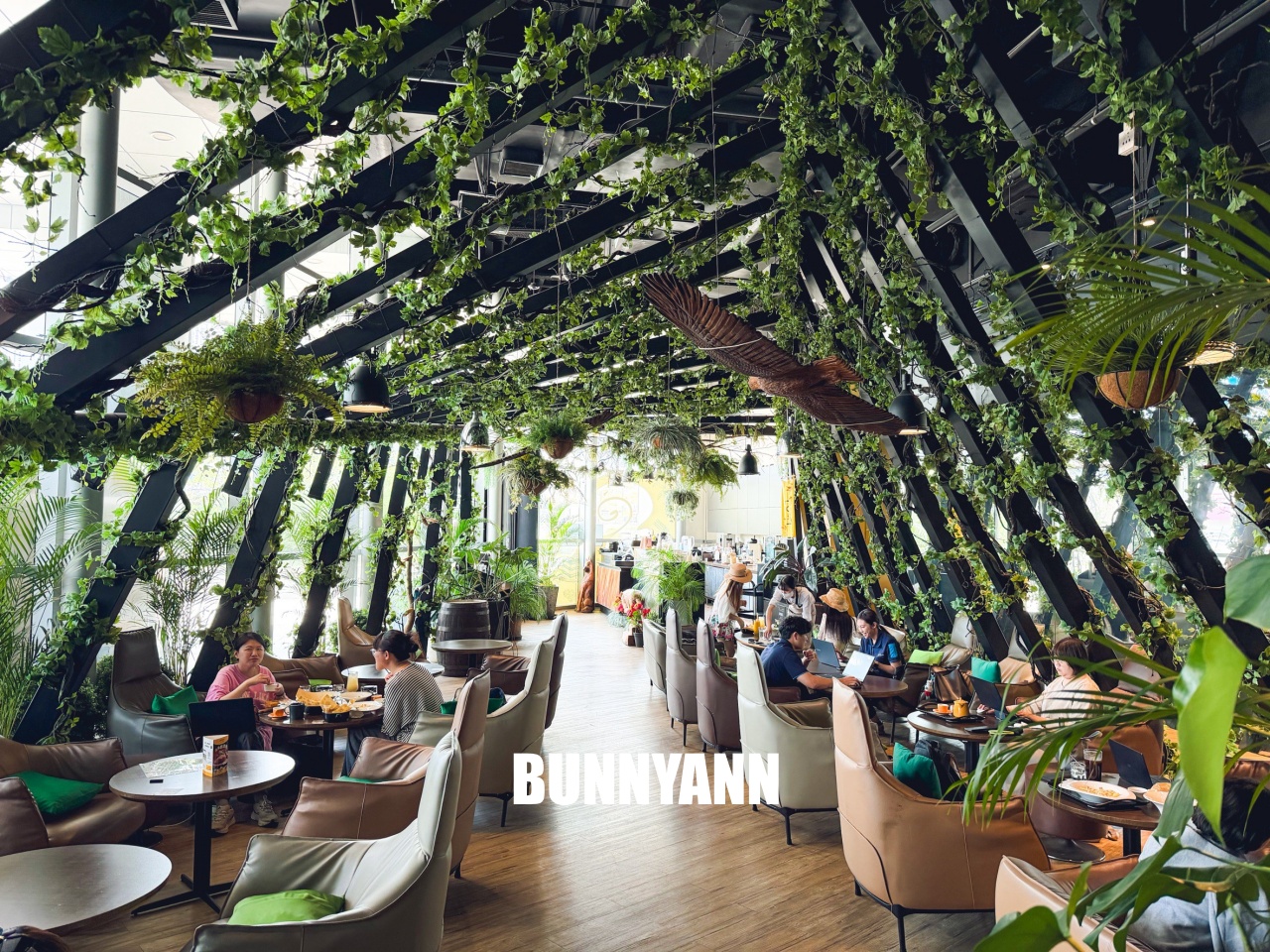 來過的人不多，是叢林咖啡店家，低消一杯飲料能待半天，波士頓派也是招牌主打