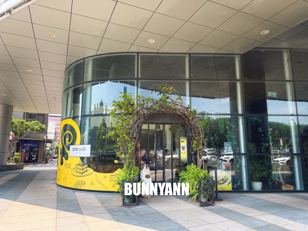 來過的人不多，是叢林咖啡店家，低消一杯飲料能待半天，波士頓派也是招牌主打