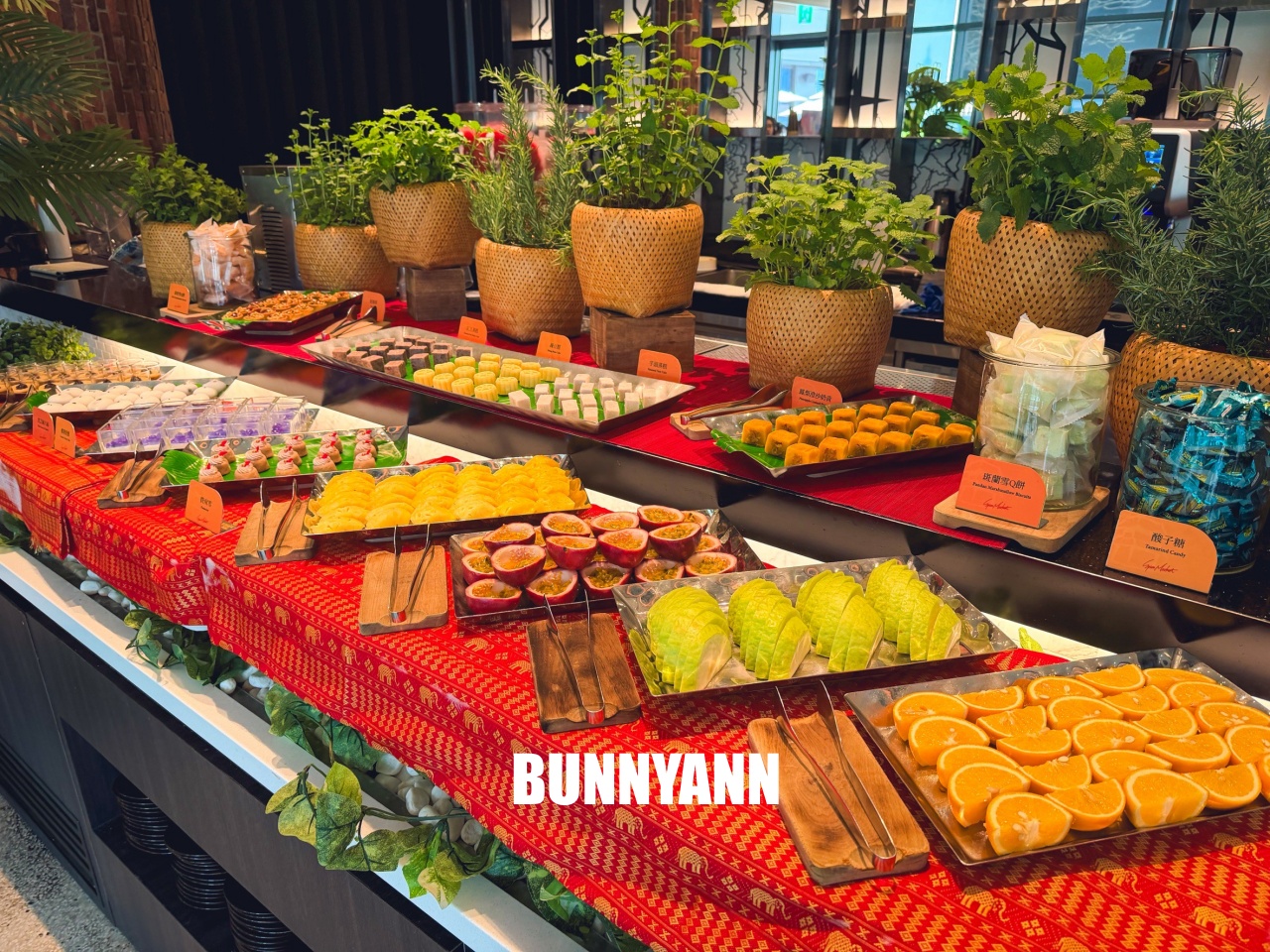 大直最強泰式料理吃到飽！泰市場大直英迪格店，北海道蟹、牛排無限爽吃！