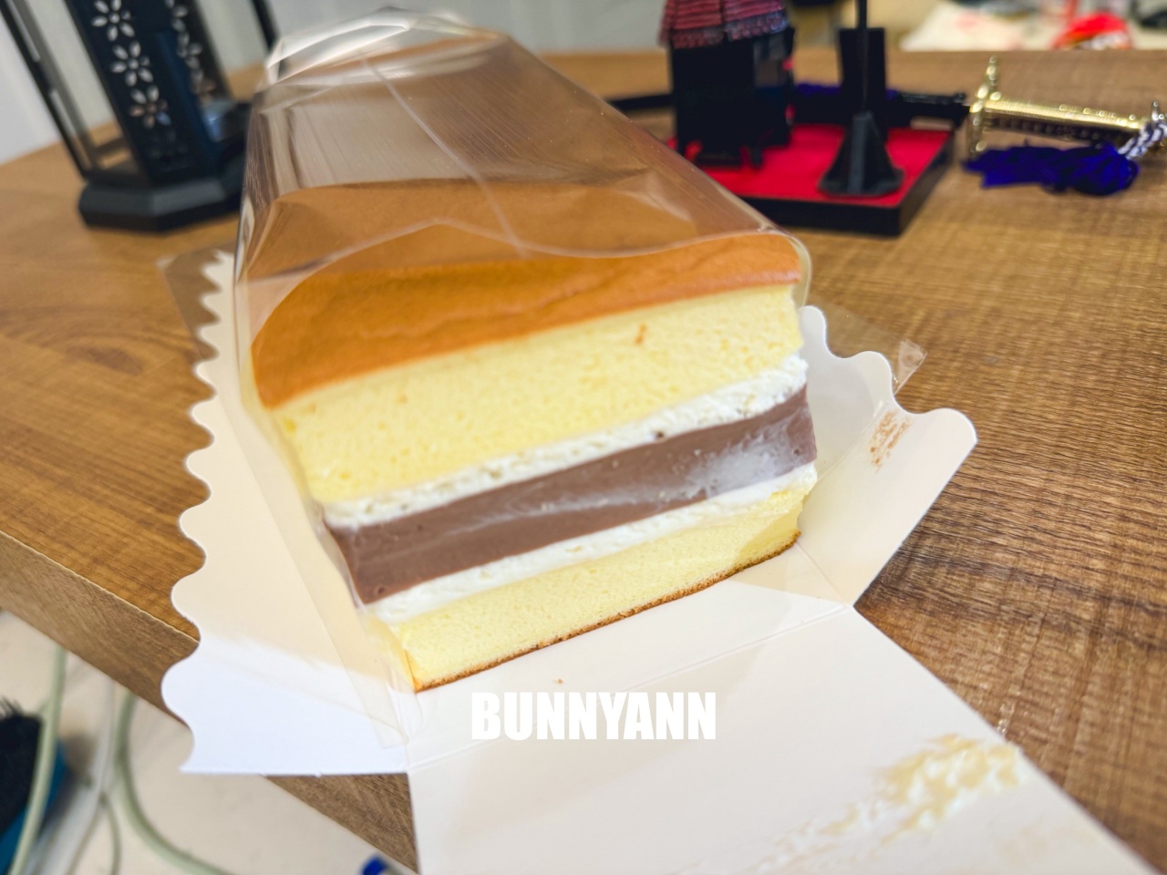 沒人帶根本不會發現，就是乳凍蛋糕店家，買兩條就很夠吃，大泡芙也是招牌主打