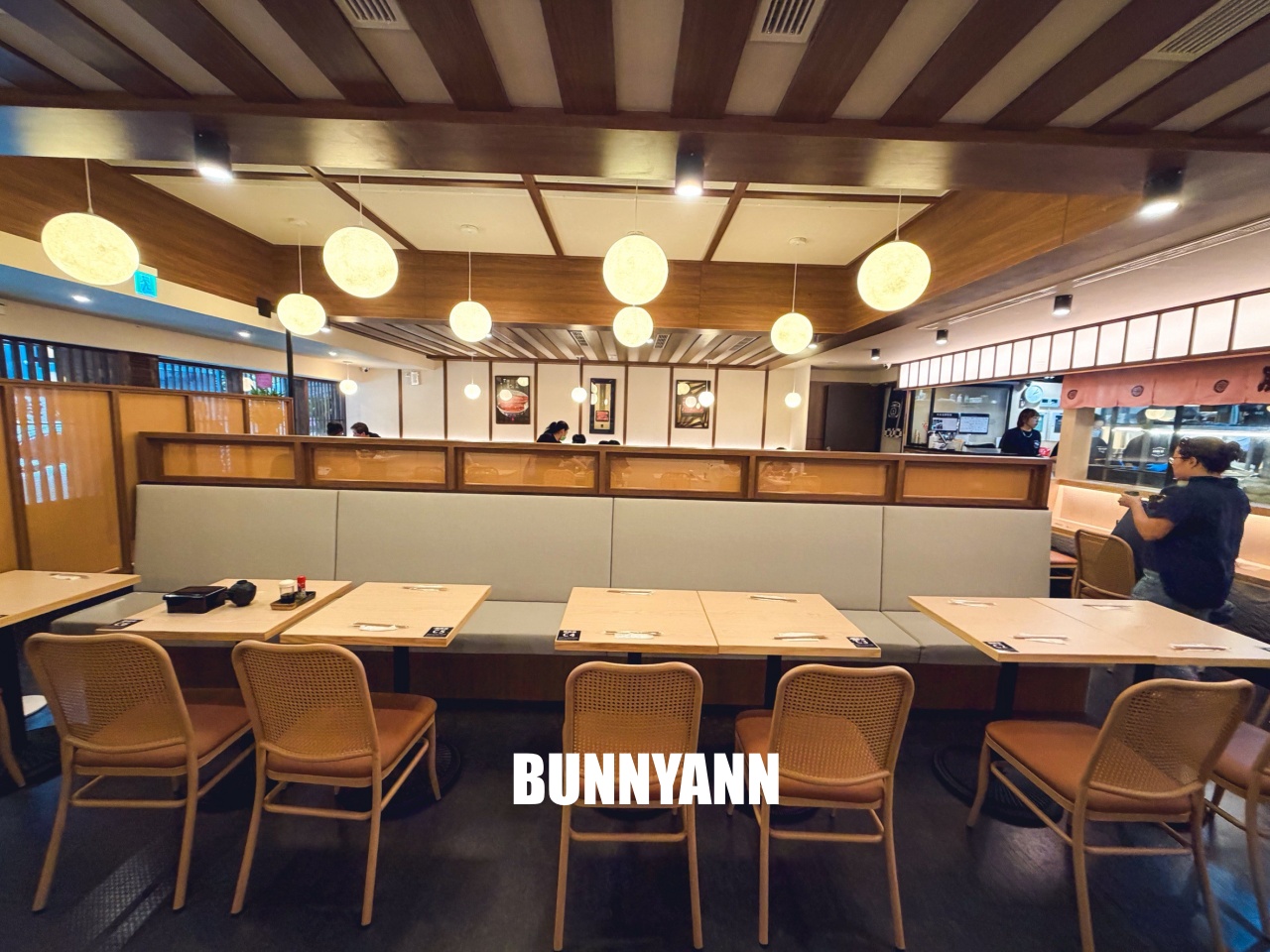 重開業還一半人沒來吃，是烤鰻魚飯店家，點個一份就夠吃，醬烤鰻魚是招牌主打