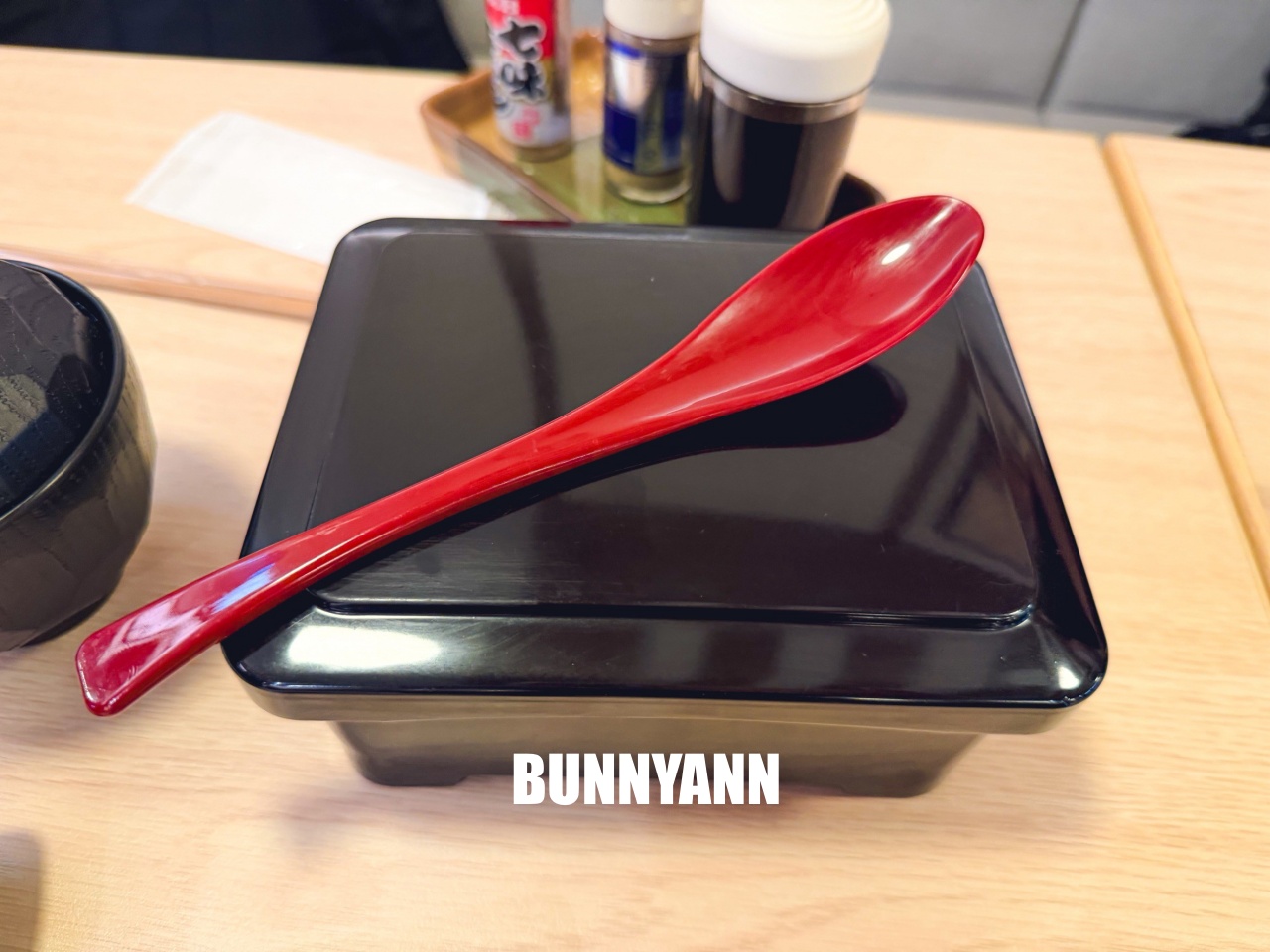 重開業還一半人沒來吃，是烤鰻魚飯店家，點個一份就夠吃，醬烤鰻魚是招牌主打