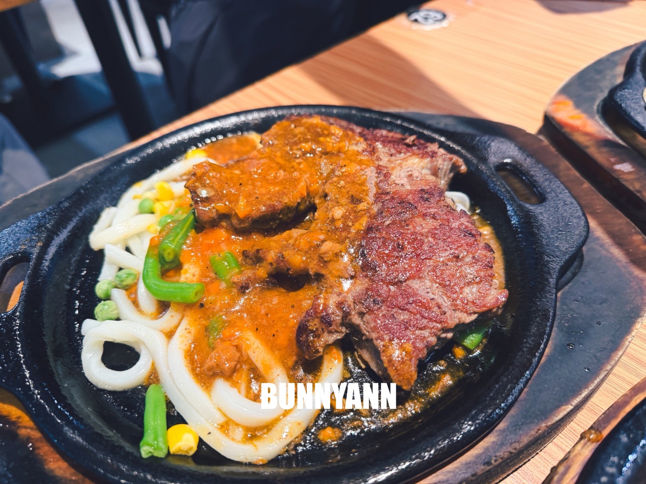 還很多人沒吃過！是熱菜吃到飽店家，最低消費390吃超飽，百種餐點是招牌主打