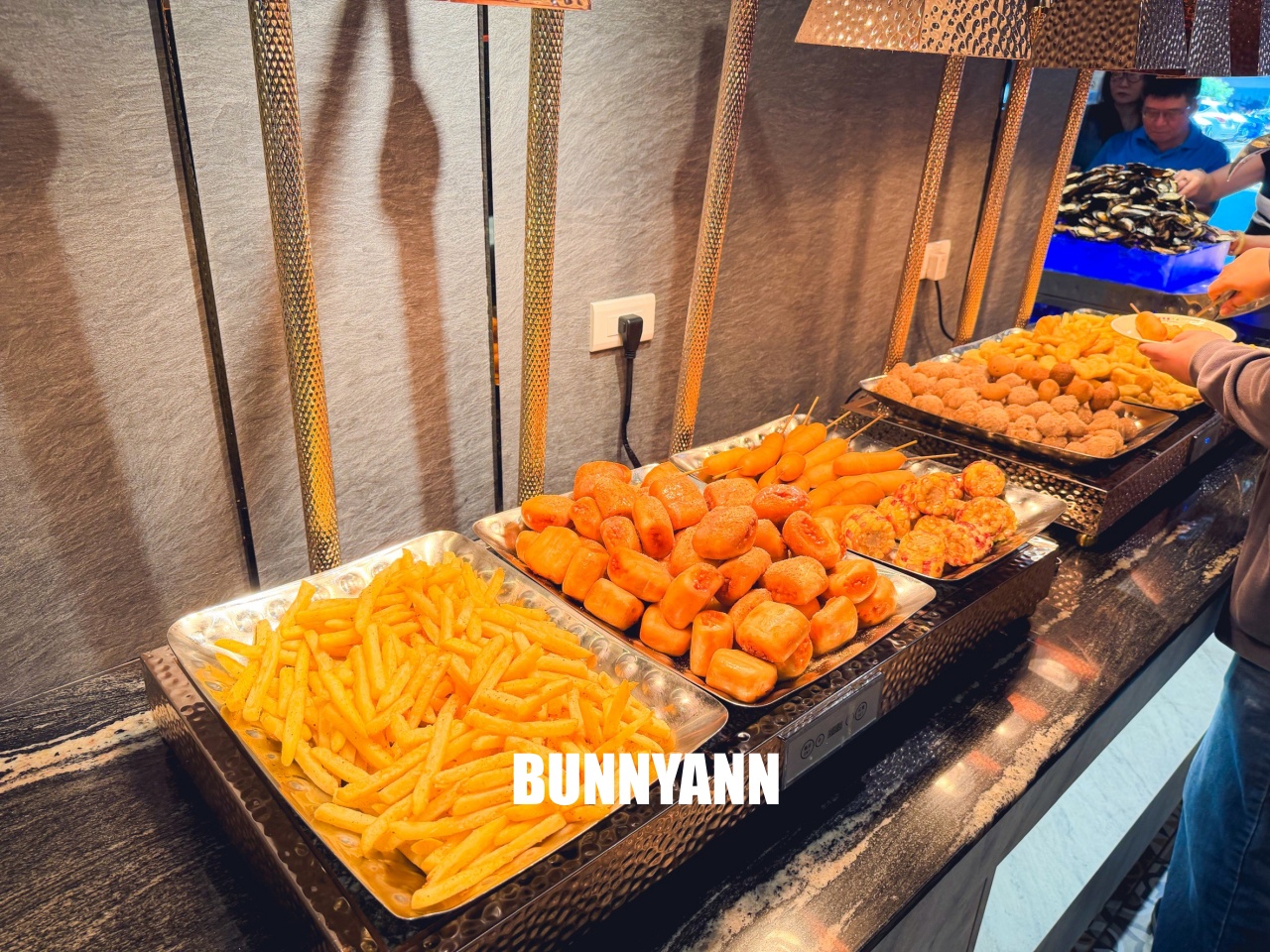 還很多人沒吃過！是熱菜吃到飽店家，最低消費390吃超飽，百種餐點是招牌主打