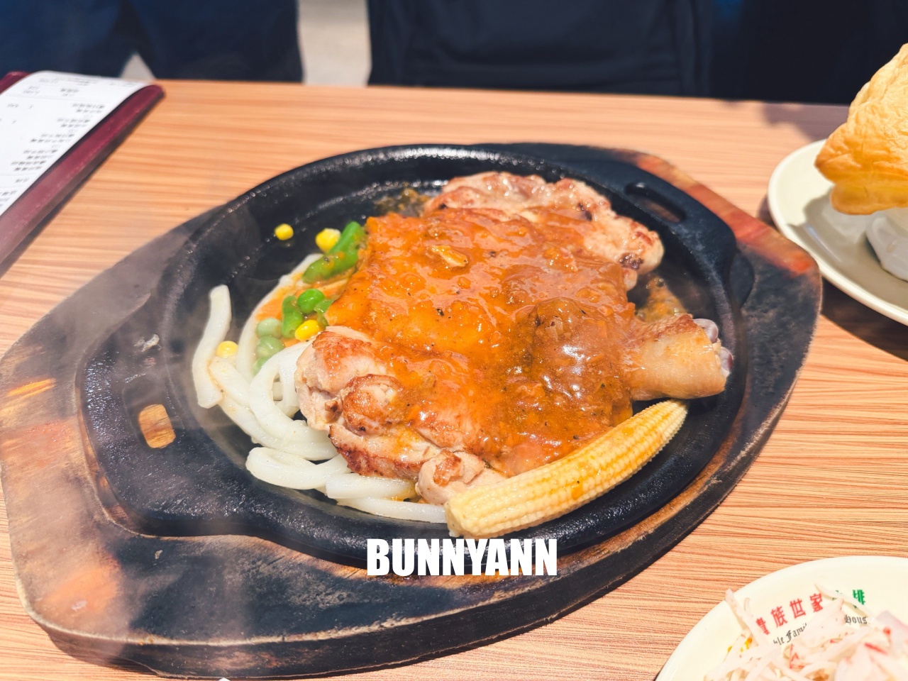 還很多人沒吃過！是熱菜吃到飽店家，最低消費390吃超飽，百種餐點是招牌主打