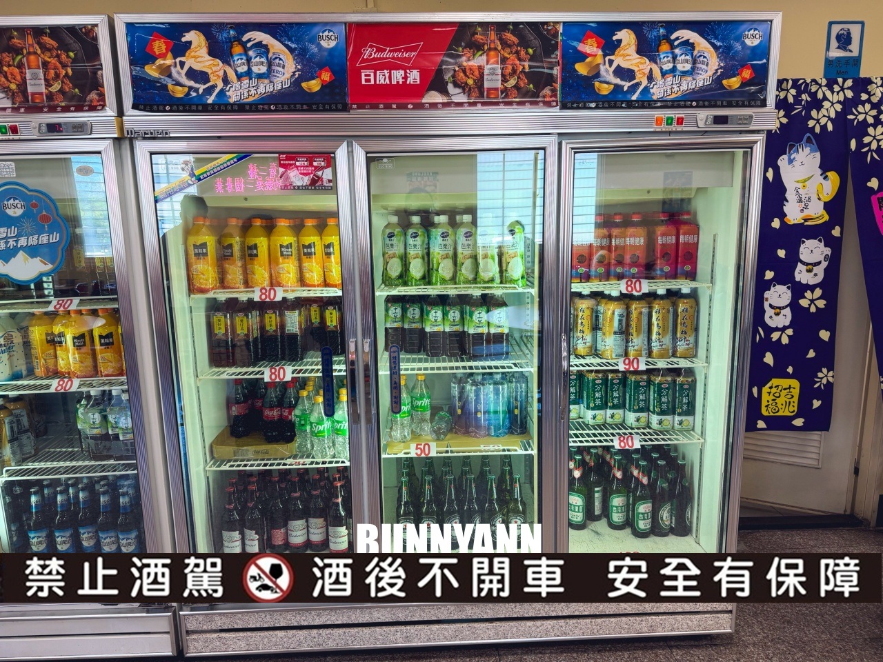 知道的人不多，是石頭火鍋店家，拿個十盤就很夠吃，先爆炒鍋底是招牌主打