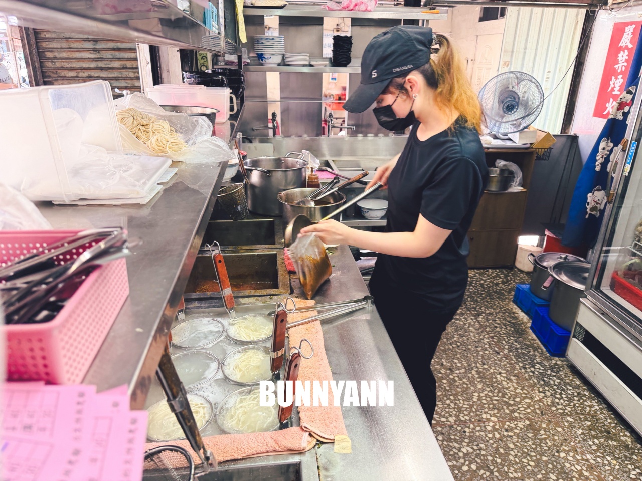 只有當地人才知道，是紅燒牛肉麵店家，叫個大碗會吃不完，清燉湯頭也是主打