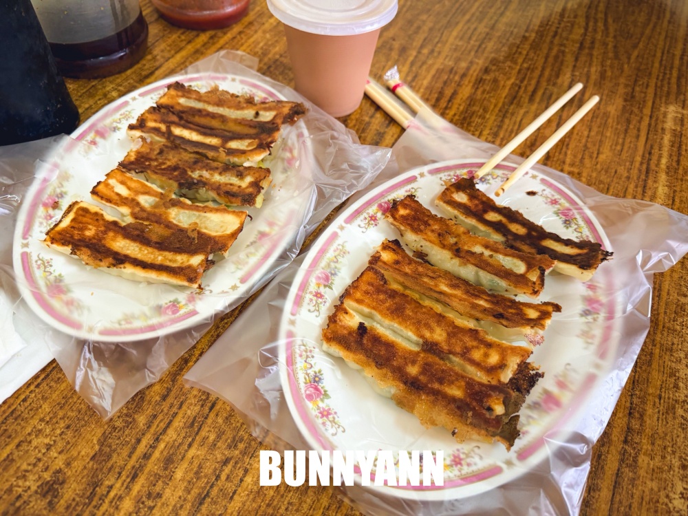 沒有門牌的鐵皮屋，卻是卡車司機愛的鍋貼店，7元鍋貼真的便宜