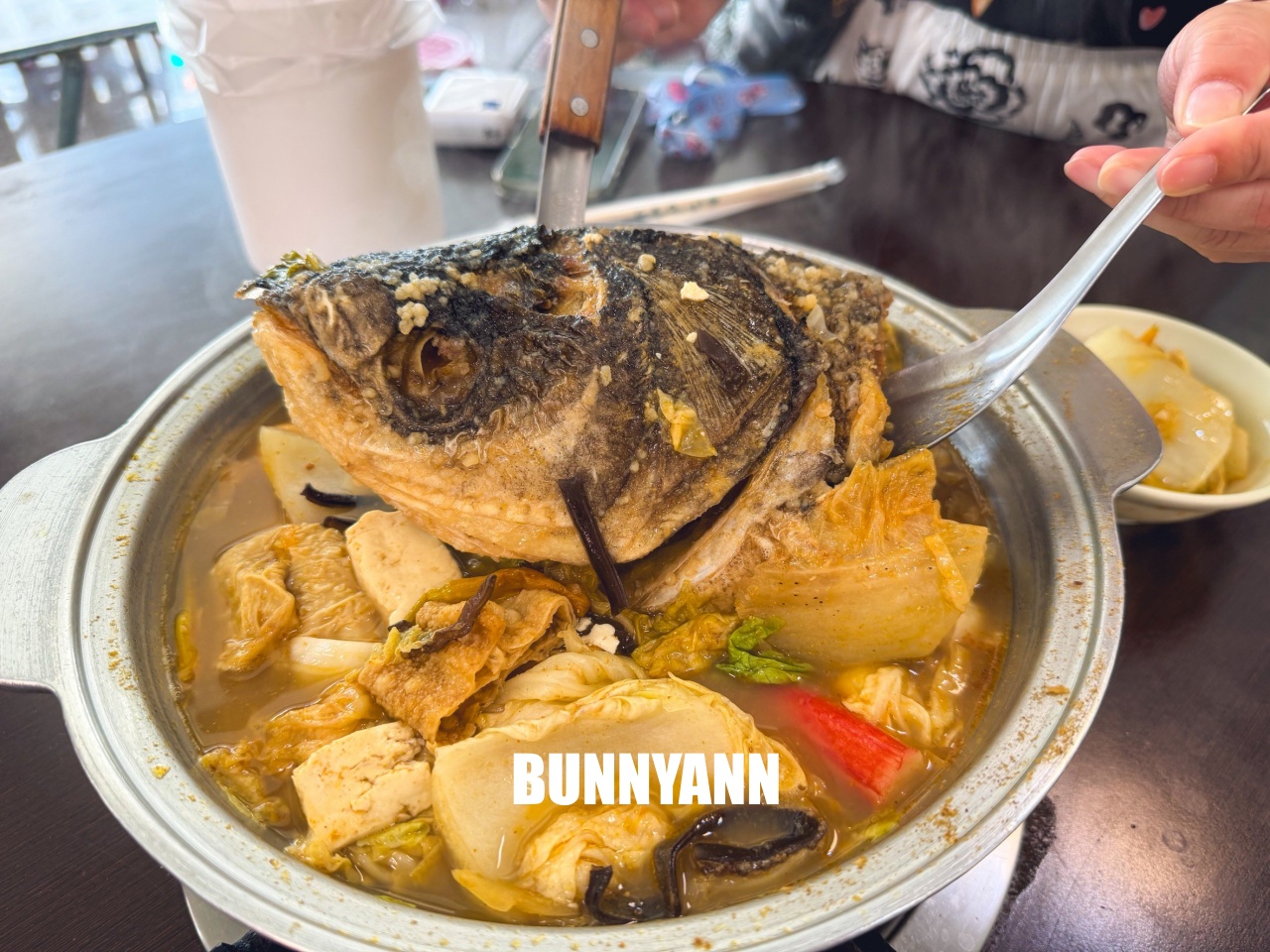 必吃霸王沙鍋魚頭！在地人狂推內行懂點沙鍋菜加魚肉，只要120元就超滿足
