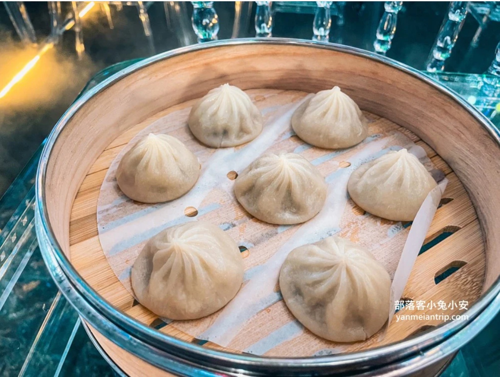 台南【萬霧小籠湯包】永康區最美湯包店，打卡迷你版teamLab好拍到無極限