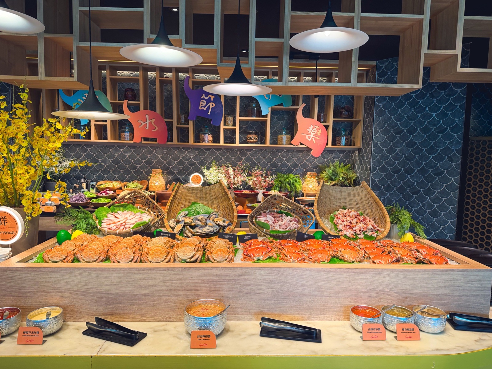 大直最強泰式料理吃到飽！泰市場大直英迪格店，北海道蟹、牛排無限爽吃！ @小兔小安*旅遊札記