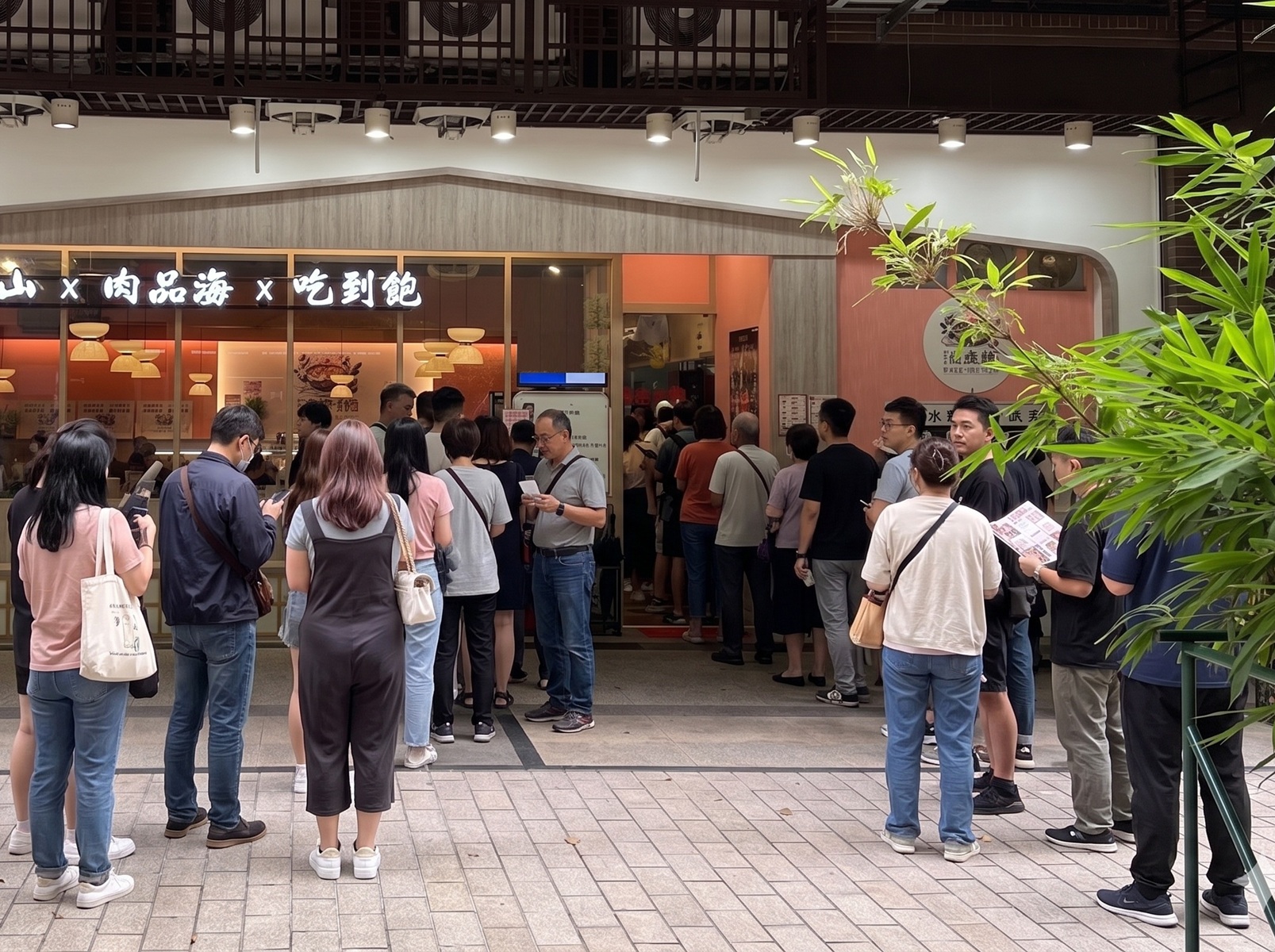 一半人沒吃過！是火鍋吃到飽店家，低消399起就能吃很飽，近百樣食材是招牌