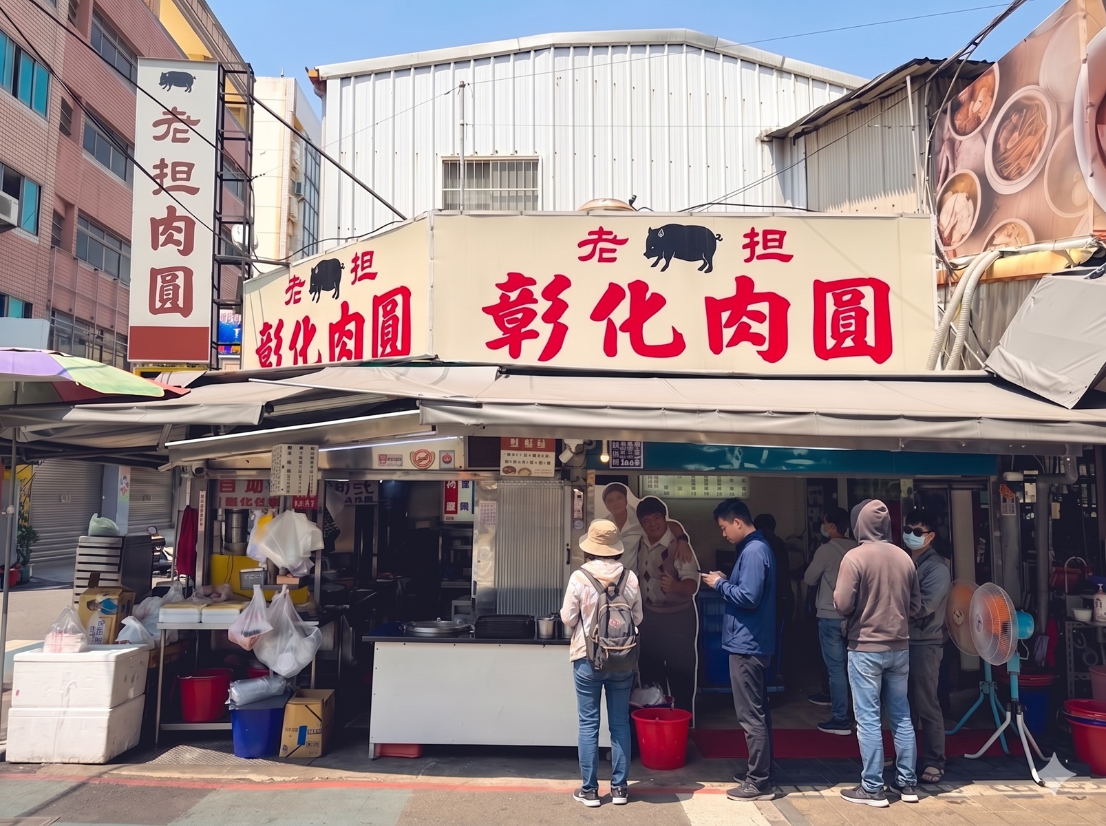 很多人沒吃過，是大肉圓店家，點一份就很夠吃，免費喝湯也是主打