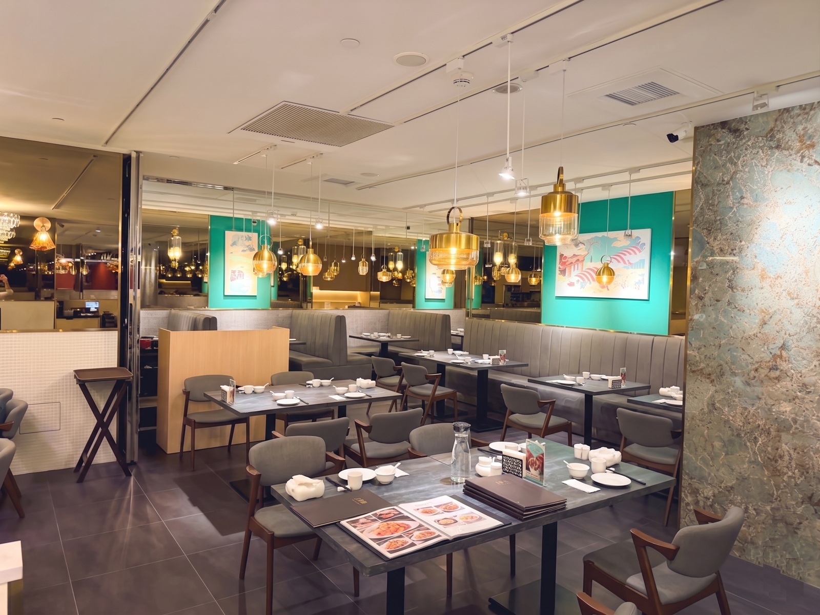 受保護的內容: 附近鄰居當午餐吃，就是台菜餐廳店家，點個四人套餐就很夠吃，浪漫環境也是主打 @小兔小安*旅遊札記