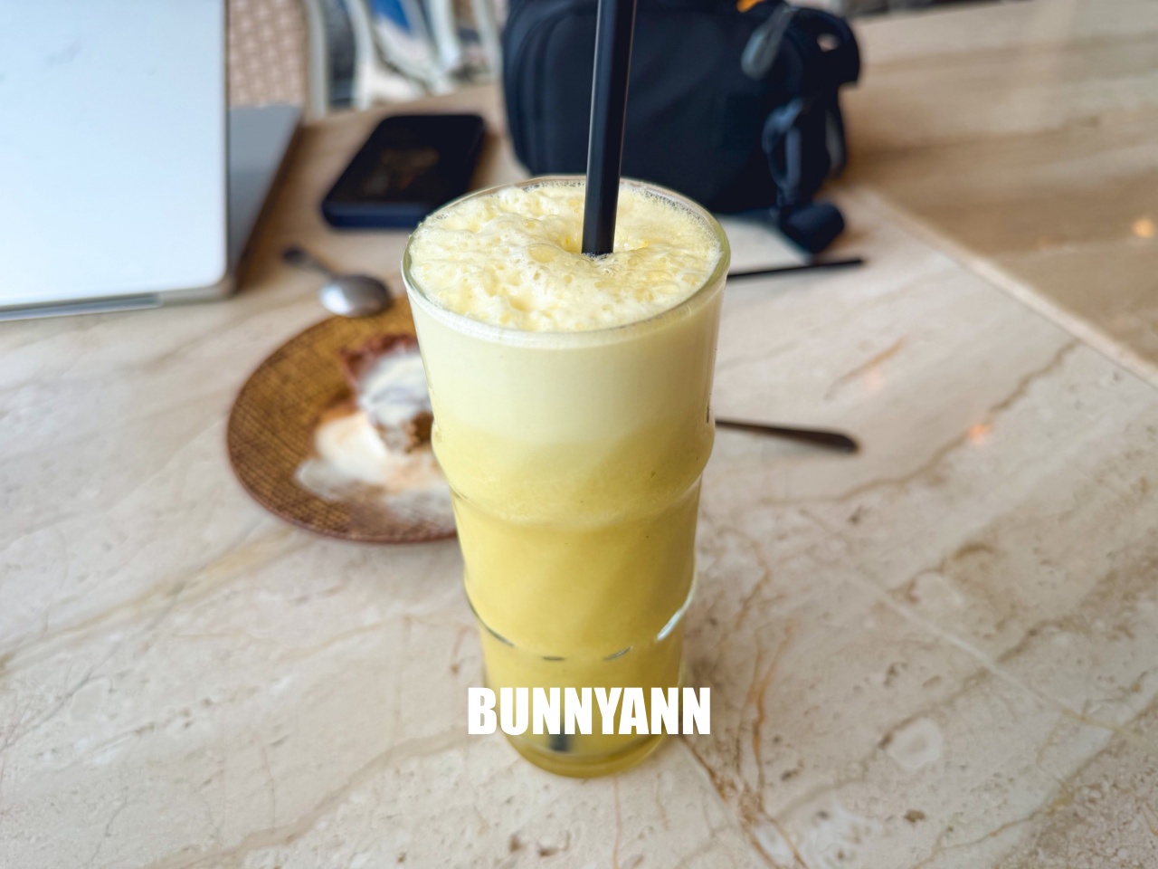 多數人不知的茶園景觀咖啡，低消一杯飲料，招牌咖啡蛋糕好吃哭