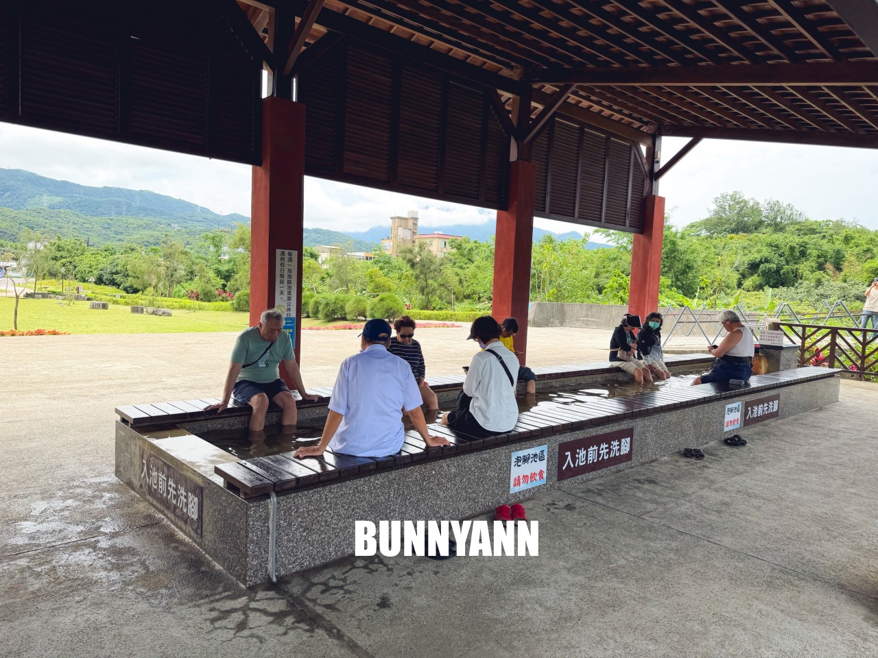 【大鵬足湯公園】免費足湯泡腳池，還能夠溫泉煮蛋實在好玩