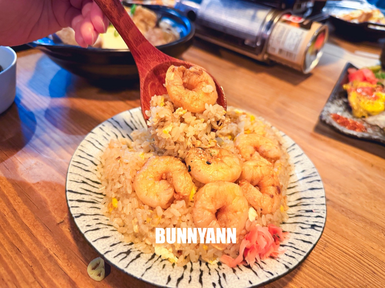 很多人不知道，是日式料理店家，點超巨蛤仔鍋就夠吃，烤肉串也是招牌