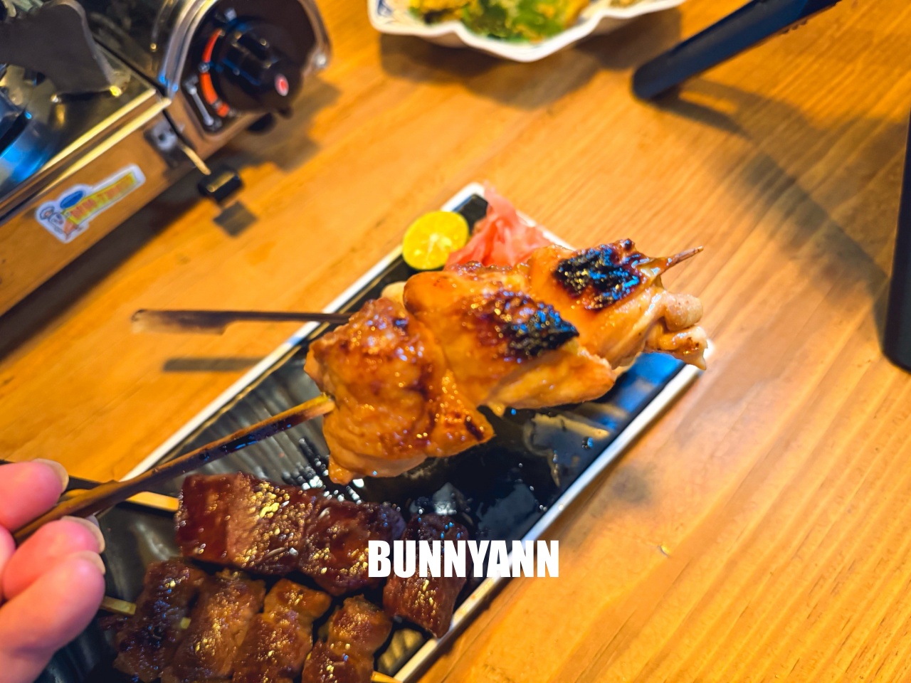 很多人不知道，是日式料理店家，點超巨蛤仔鍋就夠吃，烤肉串也是招牌