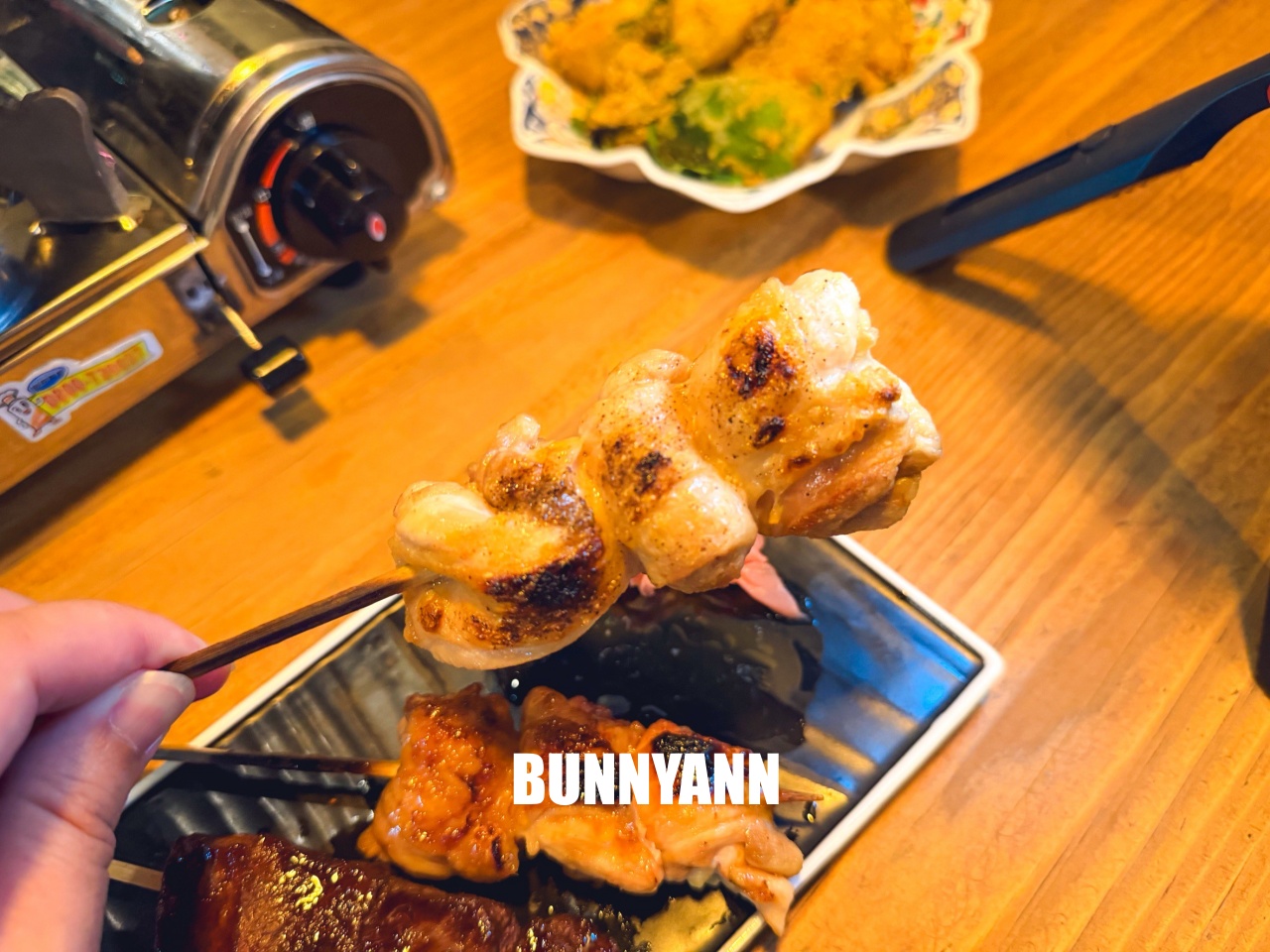 很多人不知道，是日式料理店家，點超巨蛤仔鍋就夠吃，烤肉串也是招牌