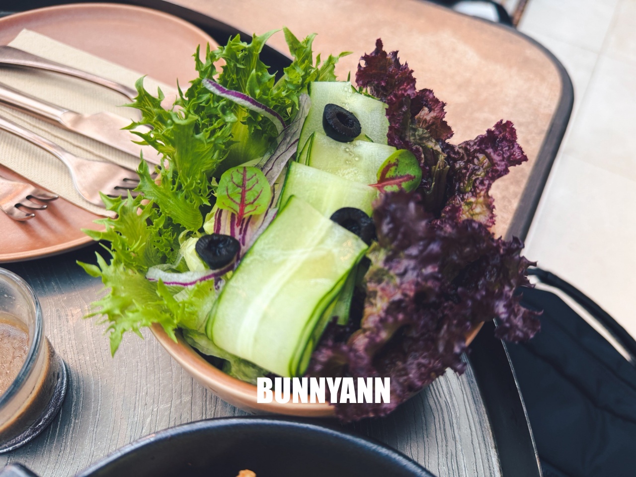 來過的人不多，是自然系咖啡店家，每人一份餐就很滿足，摩洛哥風也是招牌主打