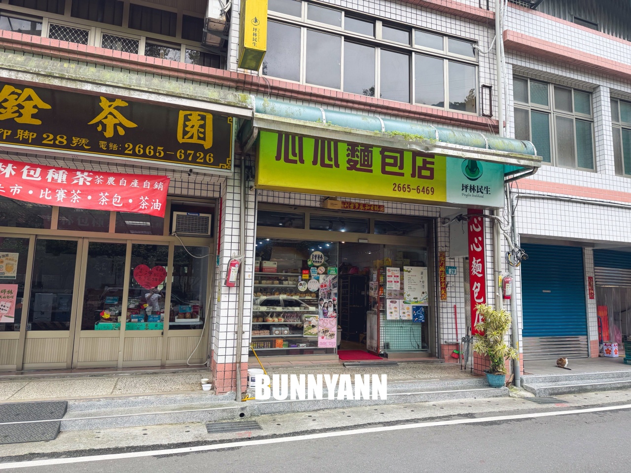 當地人才知道，是平價麵包店，500元能買一大堆，菠蘿吐司是招牌主打