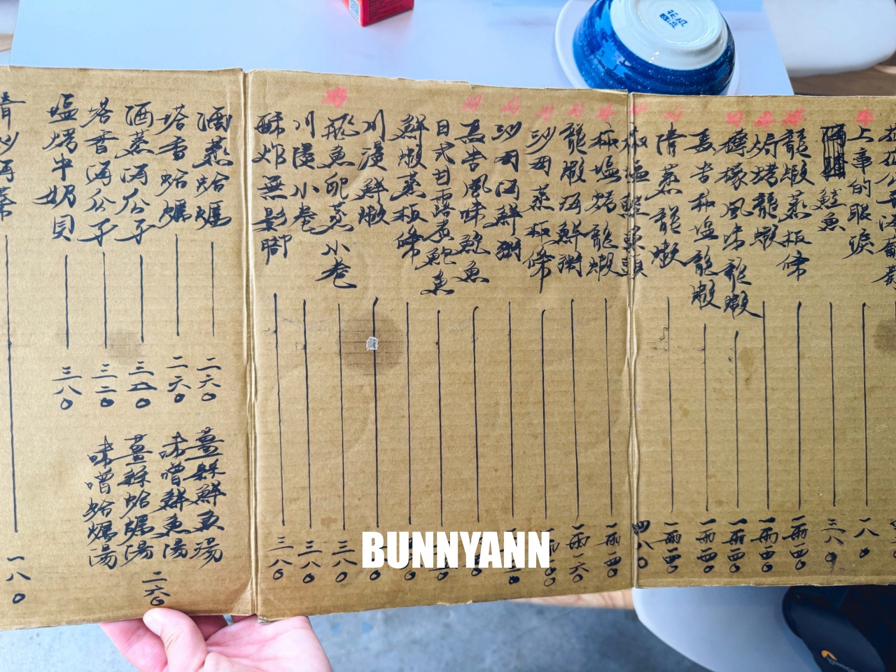 在地人私房懸崖海產店，是吃鮮甜龍蝦有夠爽，招牌馬告鮑魚同樣是強推款
