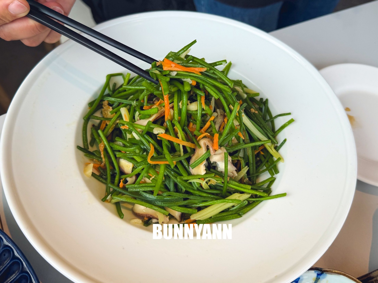 在地人私房懸崖海產店，是吃鮮甜龍蝦有夠爽，招牌馬告鮑魚同樣是強推款