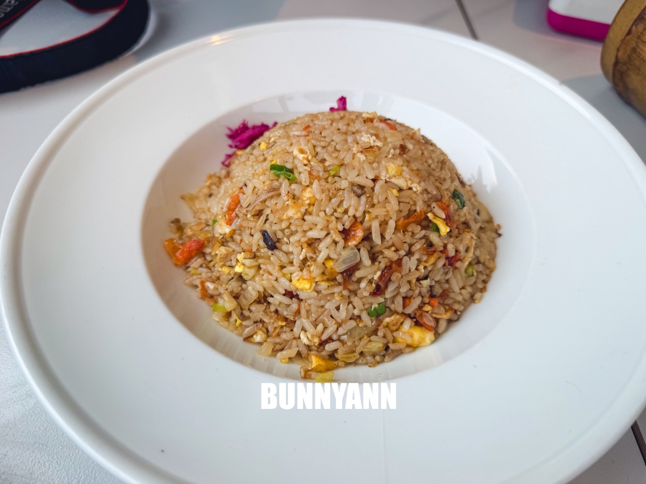 在地人私房懸崖海產店，是吃鮮甜龍蝦有夠爽，招牌馬告鮑魚同樣是強推款