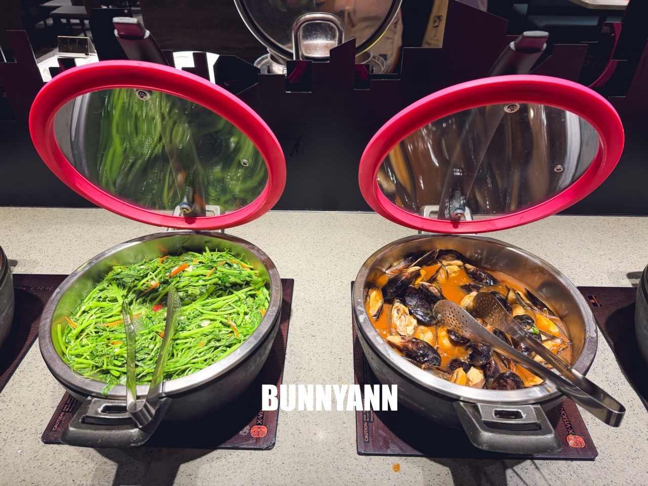 很多人沒來吃，是牛排自助吧店家，最低消費390吃超飽，百種餐點是招牌