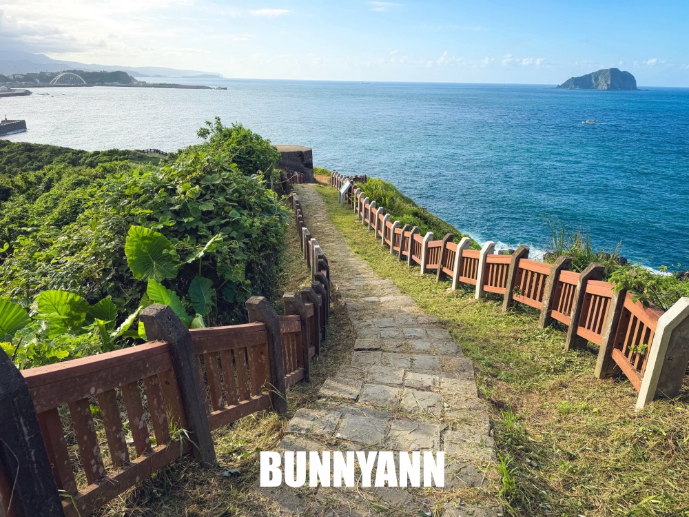 原本只是想來看海，結果走進翠綠山谷捨不得走，連基隆嶼都能一路看到