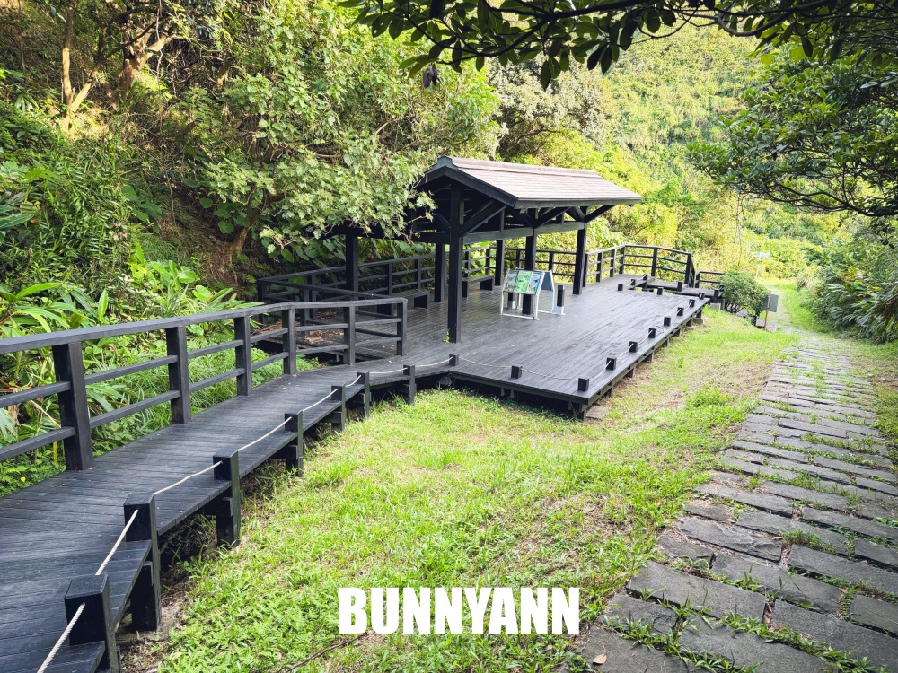 原本只是想來看海，結果走進翠綠山谷捨不得走，連基隆嶼都能一路看到