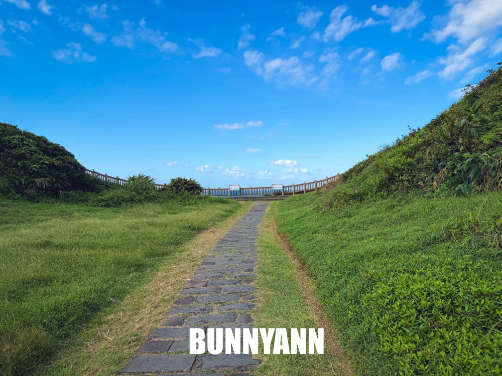 原本只是想來看海，結果走進翠綠山谷捨不得走，連基隆嶼都能一路看到