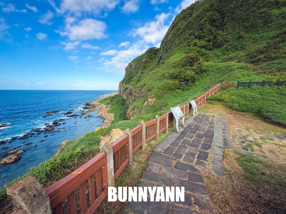 原本只是想來看海，結果走進翠綠山谷捨不得走，連基隆嶼都能一路看到