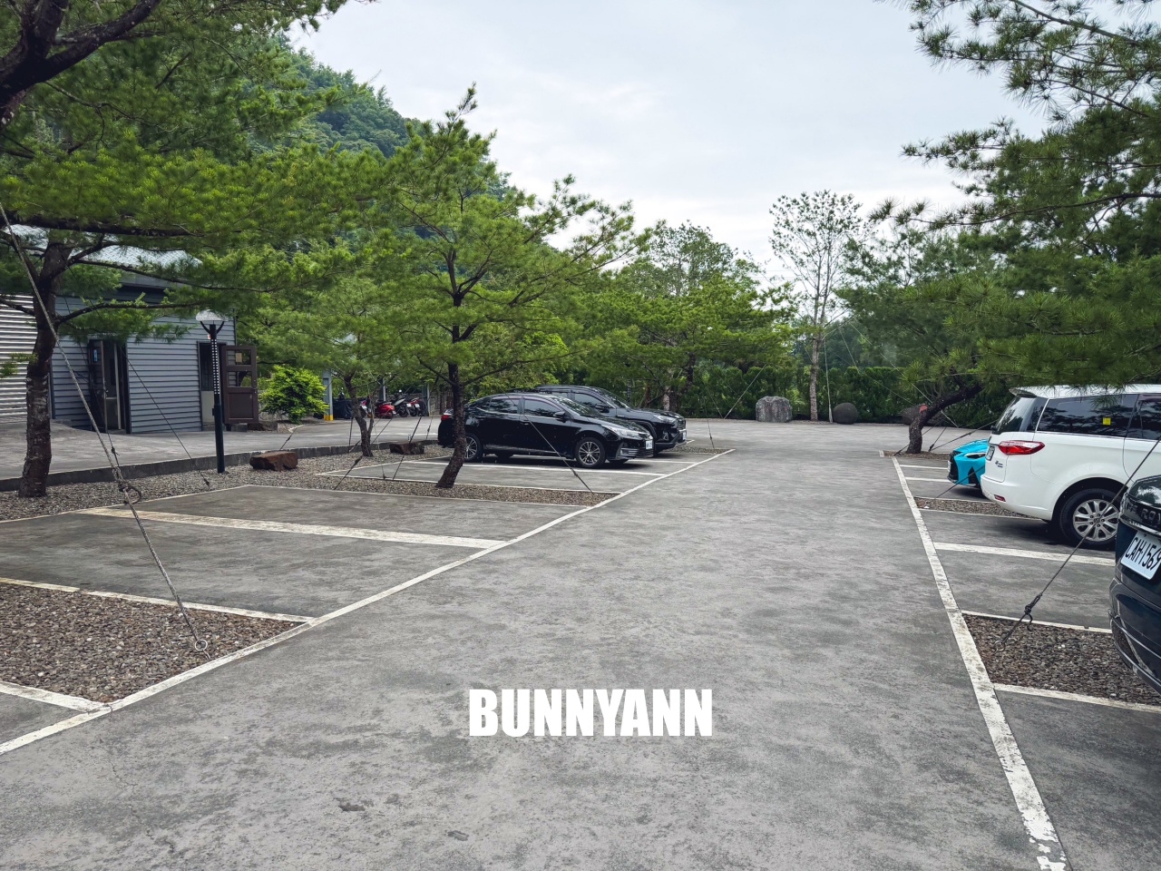 很多人不知道，是最美禪風寺廟，園區匠心雕刻場景真美，後花園步道也是招牌