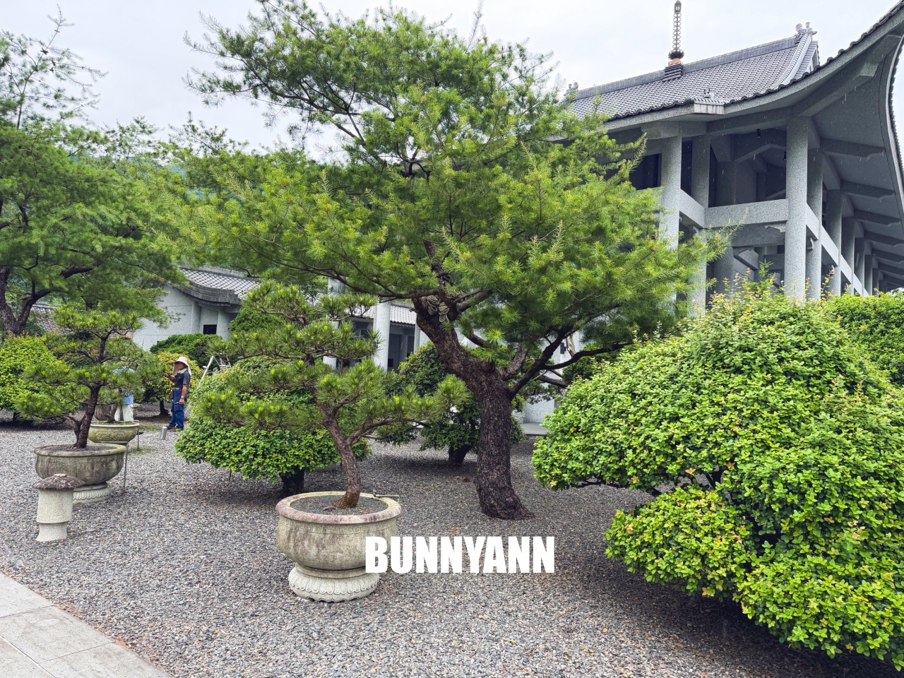 很多人不知道，是最美禪風寺廟，園區匠心雕刻場景真美，後花園步道也是招牌