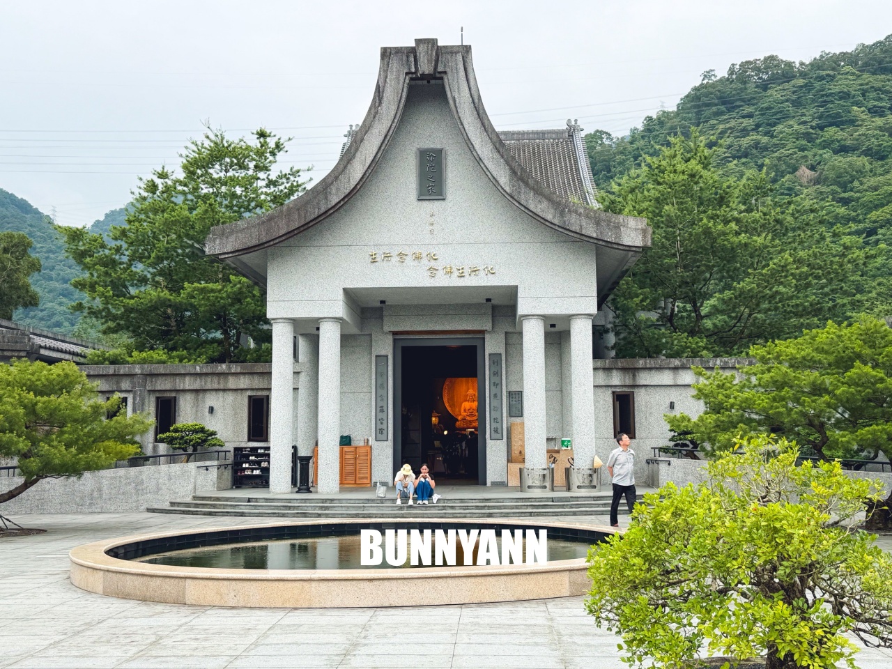 很多人不知道，是最美禪風寺廟，園區匠心雕刻場景真美，後花園步道也是招牌
