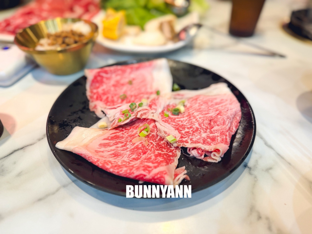 一半人沒吃過！是火鍋吃到飽店家，低消399起就能吃很飽，近百樣食材是招牌