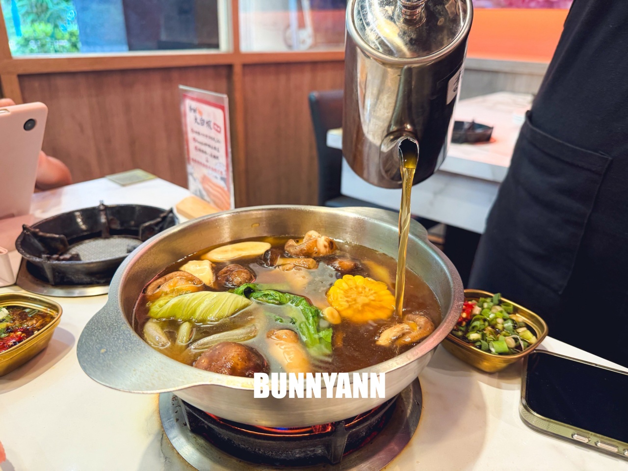 一半人沒吃過！是火鍋吃到飽店家，低消399起就能吃很飽，近百樣食材是招牌