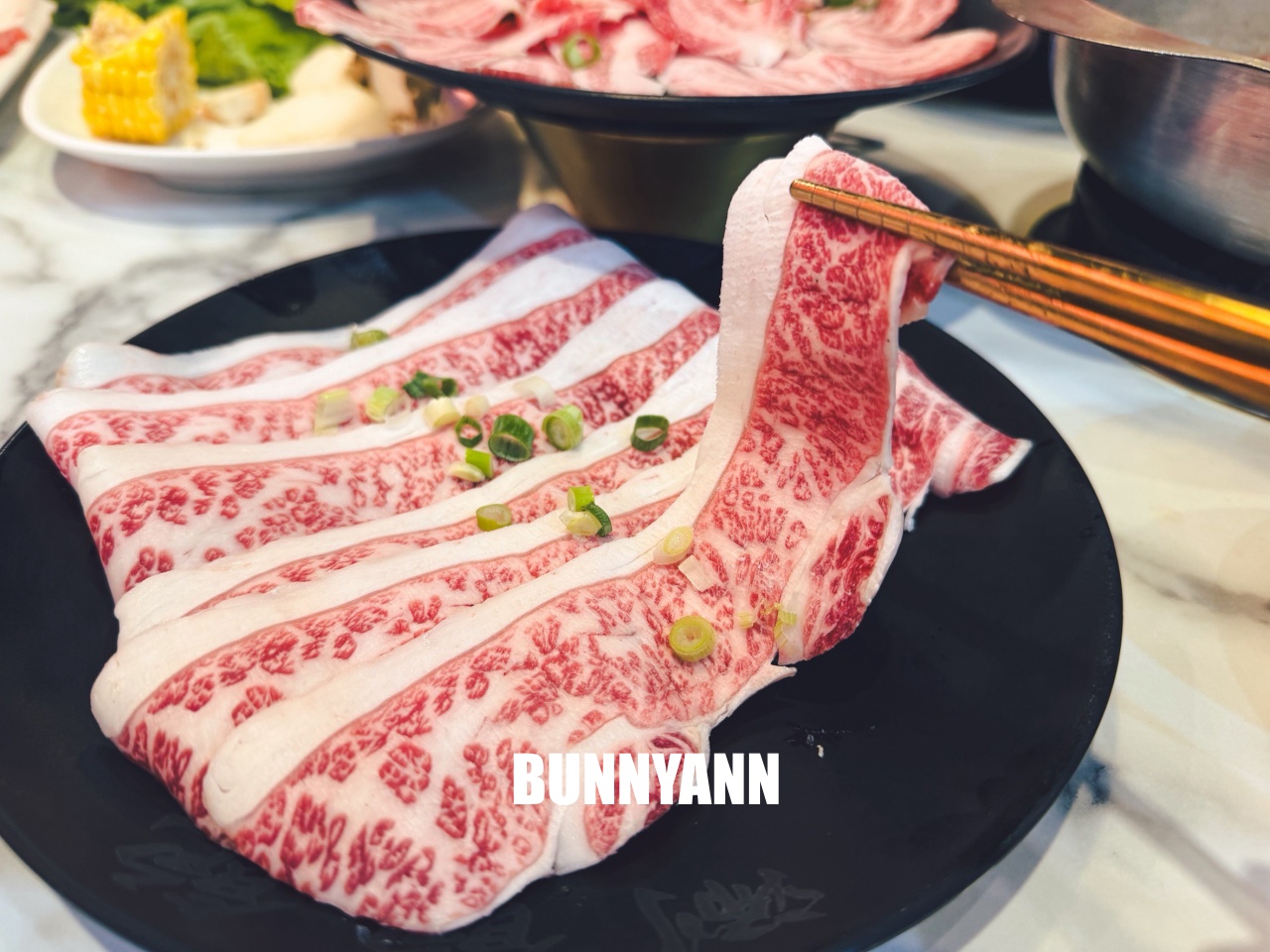 一半人沒吃過！是火鍋吃到飽店家，低消399起就能吃很飽，近百樣食材是招牌