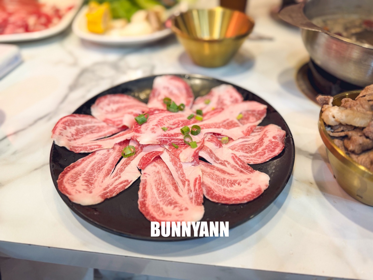 一半人沒吃過！是火鍋吃到飽店家，低消399起就能吃很飽，近百樣食材是招牌